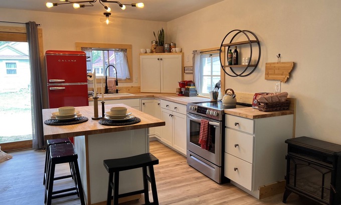 Downtown Bozeman House | Downtown Bozeman Bungalow, pet friendly with private fenced yard
