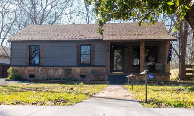 Conway House | Downtown charm, walking distance to CBC, blocks from UCA!