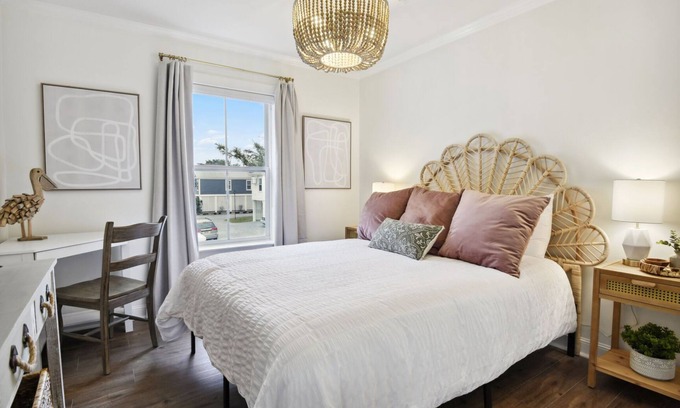 Pass Christian Cottage | Downtown Coastal Escape/Walk to Beach & Shops
