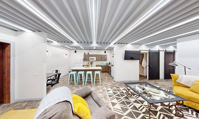 Lander House | Downtown Creek Retreat! Fully Furnished with Great Work Space too!