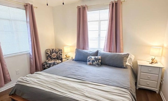 Downtown Little Rock Apartment | Downtown Digs with King Bed