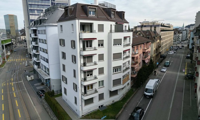 Oerlikon Apartment | Downtown Dream: 3.5BR with Balcony and Style BA22