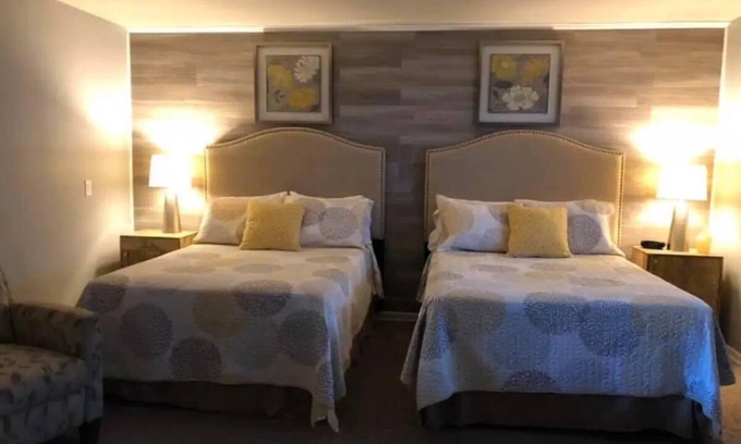Fort Loramie Hotel | Downtown Fort Loramie Motel -Clean and comfortable with Ice cream shop on site