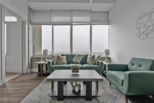 Peachtree Center Apartment | Downtown High-Rise with City Views, Pool, Gym