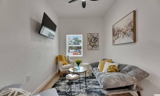 Largo Apartment | Downtown Largo -10 min to Beach