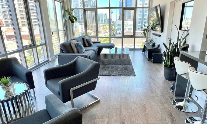 Marina District Apartment | Downtown Luxury - 2 bed/2 bath/2 parking