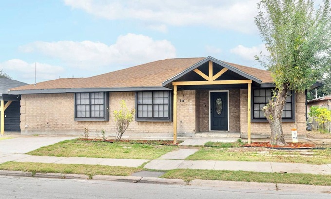 McAllen House | Downtown McAllen - Sleeps 10