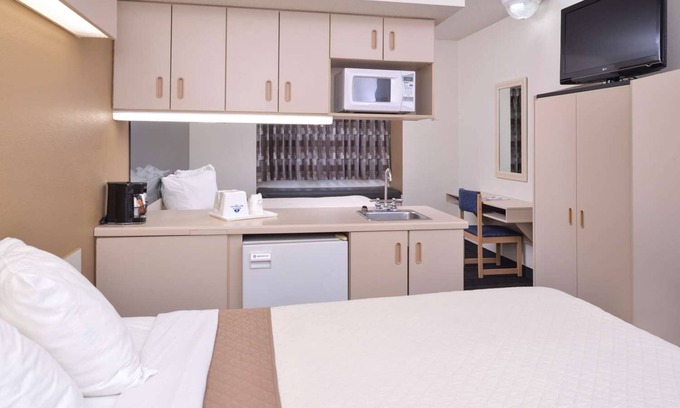 Maryville Hotel | Downtown Stay | 2 Welcoming Rooms w/Complimentary Breakfast | Free Parking