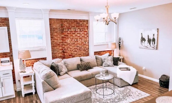 Beaver Dam Apartment | Downtown Upscale Apartment 1bdrm