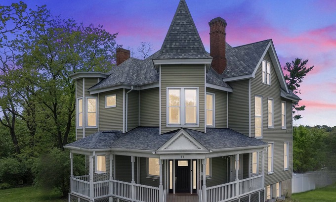 Crafton House | Downtown Victorian Mansion