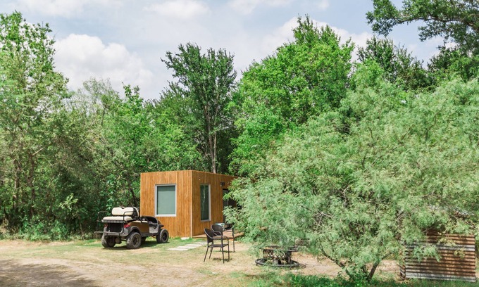 Prairie Lea Cabin | Dragonfly Cabin at Wahwahtaysee Resort on the San Marcos River