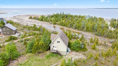 Northern Bruce Peninsula House | Dragonfly Cove - Nature-inspired Lakeside Living