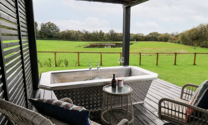 Llanarth Cottage | Dragonfly Shepherd's Hut