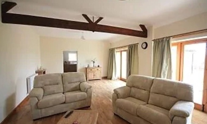 Twywell Cottage | Dragonfly Sleeps 4 (2 Bedrooms)