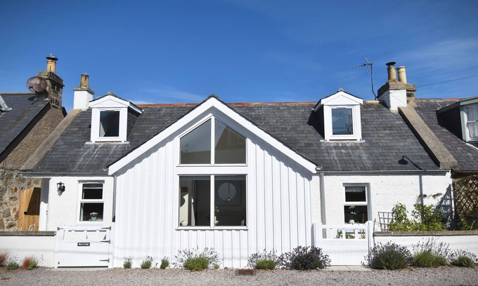 Findhorn Cottage | Dram Cottage, Findhorn Bay - sleeps 6 guests in 3 bedrooms