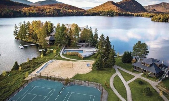 Lac-Superieur Ski Chalet | Dream Chalet with Spa & Fireplace – Lake Access, Pool & Sports Courts Included