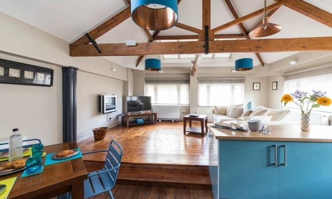 Upper Town Apartment | Dream Stays Bath - Queen Street