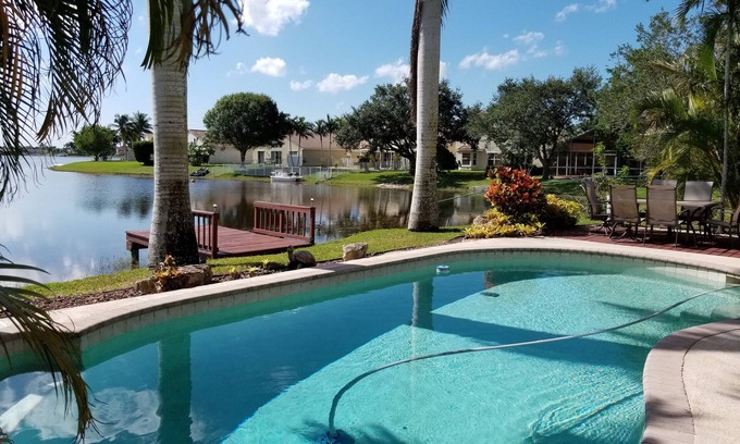 Pembroke Pines House | Dream Vacation House In Pembroke Pines with heated pool