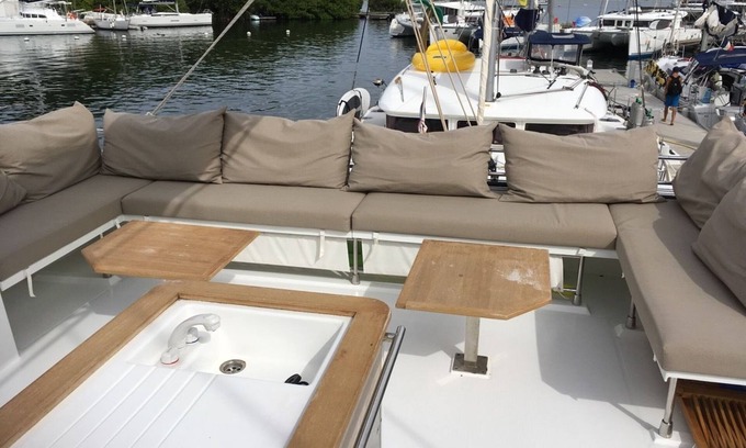 Parham Town Boat Rental | Dream Yacht Charter Private Crewed Yacht