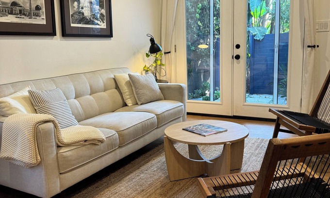 Mid-Wilshire House | Dreamy California Bungalow in the middle of Los Angeles.
