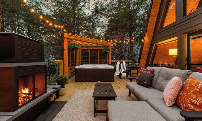 Omaha Cabin | Dreamy Couples’ Cabin | Creek + Private Hot Tub