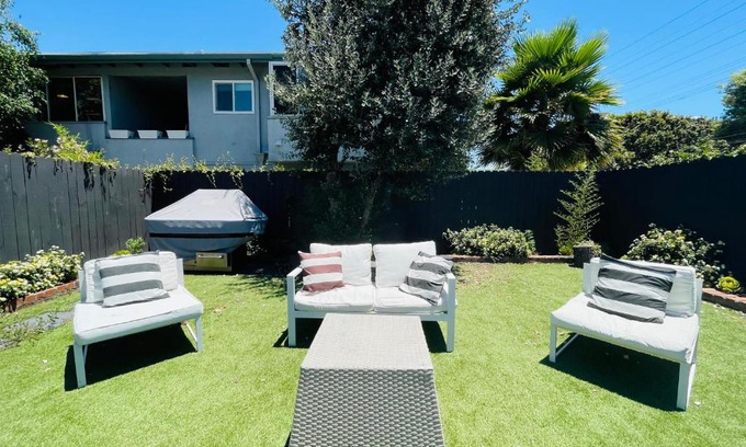 North Hollywood House | Dreamy Farmhouse in Studio City