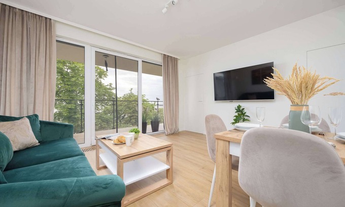 Serock Apartment | Drewnowskiego 7A | Zegrze | Stylish Apartment by the Lake | Balcony