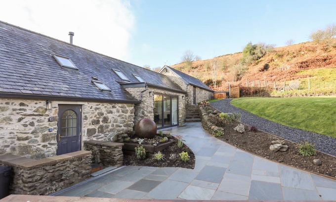 Corwen Cottage | DROVERS BARN, pet friendly, luxury holiday cottage in Corwen