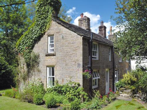 Chapel en le Frith House | Drum And Monkey Cottage