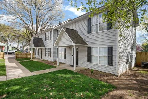 Downtown Apartment | DT/2 Spacious 3BR Suites/FreeParking/SelfCheckin