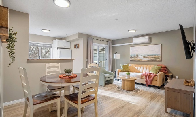 East Village Condo | DT Riverside condo near Saddledome, UG parking, AC, 2 bedrooms