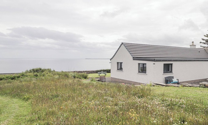 Auckengill Cottage | DUART AT THE SEA, pet friendly, with a garden in John O Groats