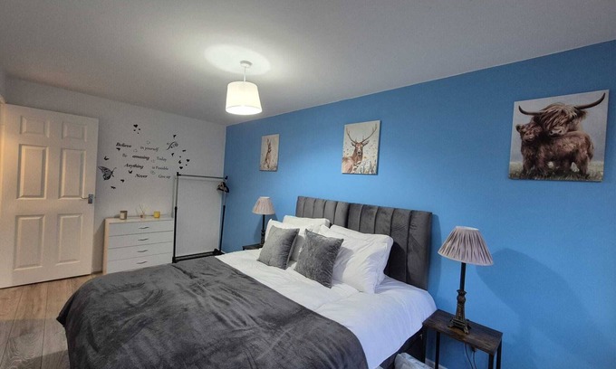 Dudley Apartment | Dudley Getaway|Close to Zoo|Castle & Free Parking