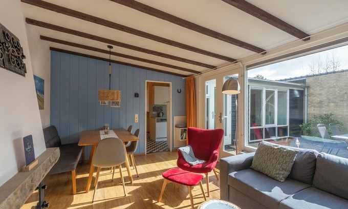 Sint Maartenszee House | Duinland 135, een Gezellige Vakantiebungalow in Sint Maartenszee met een Groene Tuin met Veel Privacy