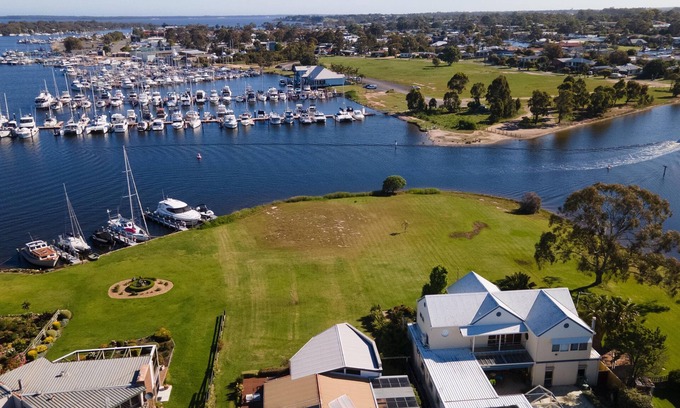 Paynesville House | Dun Ri - Premium water views in Paynesville looking across McMillans Strait