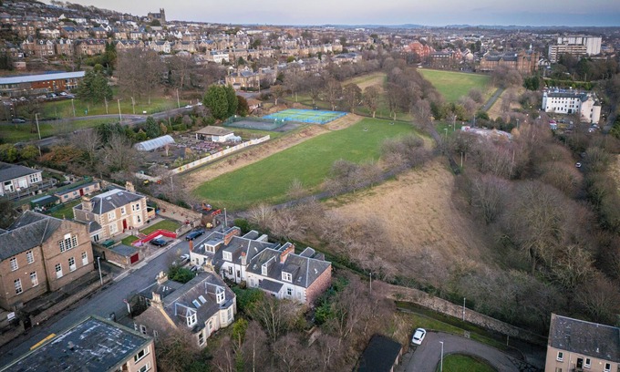 Glenisla House | Dundee, Luxurious 4-Bedroom Townhouse Free Parking City Centre