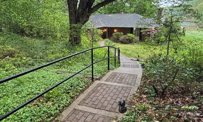 Holland Cottage | Dune Cottage on lake between Saugatuck & Holland!