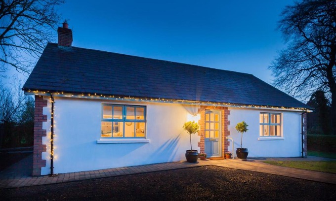 Randalstown Villa | Duneden Cottage and Grounds