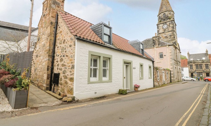 Falkland Cottage | DUNIRA, pet friendly, character holiday cottage in Falkland