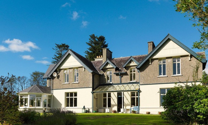 Kenmare House | Dunkerron is a luxury self catering manor in a scenic woodland surrounding.