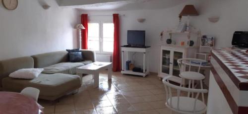 Lorgues Apartment | Duplex de charme avec terrasse au coeur du village