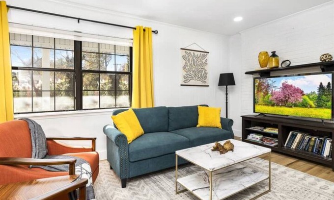 Matthews House | Duplex Delight: Perfect for Big Groups & Families!