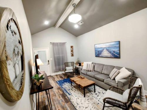 Mid America House | Duplex Lakeview A - 10 Minutes to Oaklawn Racing & Gaming
