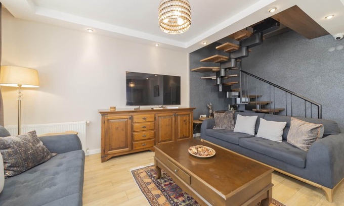 Liman Mahallesi Apartment | Duplex with Balcony 7 min to Konyaalti Beach