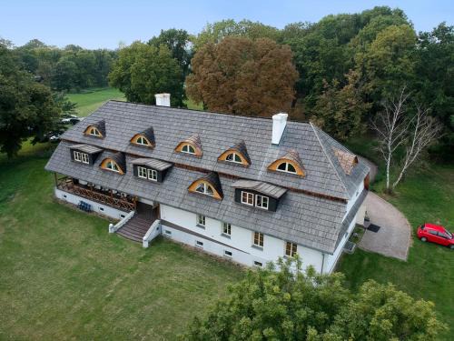 gmina Kampinos Bed & Breakfast | Dwór Strzyżew
