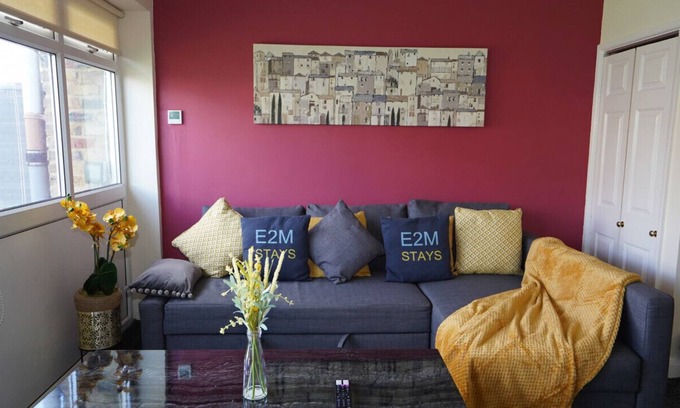 Ashford House | E2M Stays Heathrow Beautiful House Free Parking