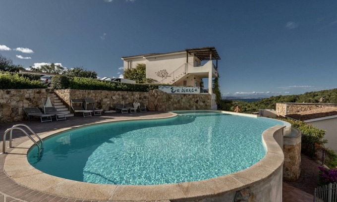 Baja Sardinia Apartment | Ea Bianca Three-room apartment sleeps 6, A.C