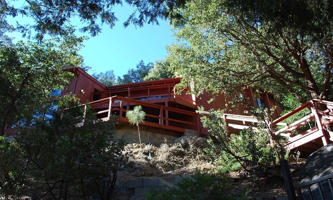 Idyllwild Cabin | Eagle Rest Lodge - Upscale Seclusion with Dramatic Views & EV Charging