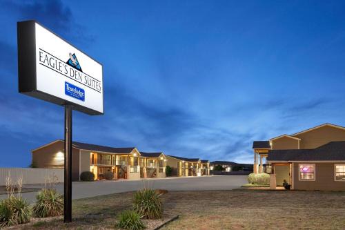 Andrews Hotel | Eagle's Den Suites Andrews a Travelodge by Wyndham