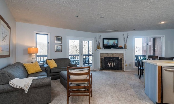 Avoca Condo | Eagle View Condo @ Lake Monroe